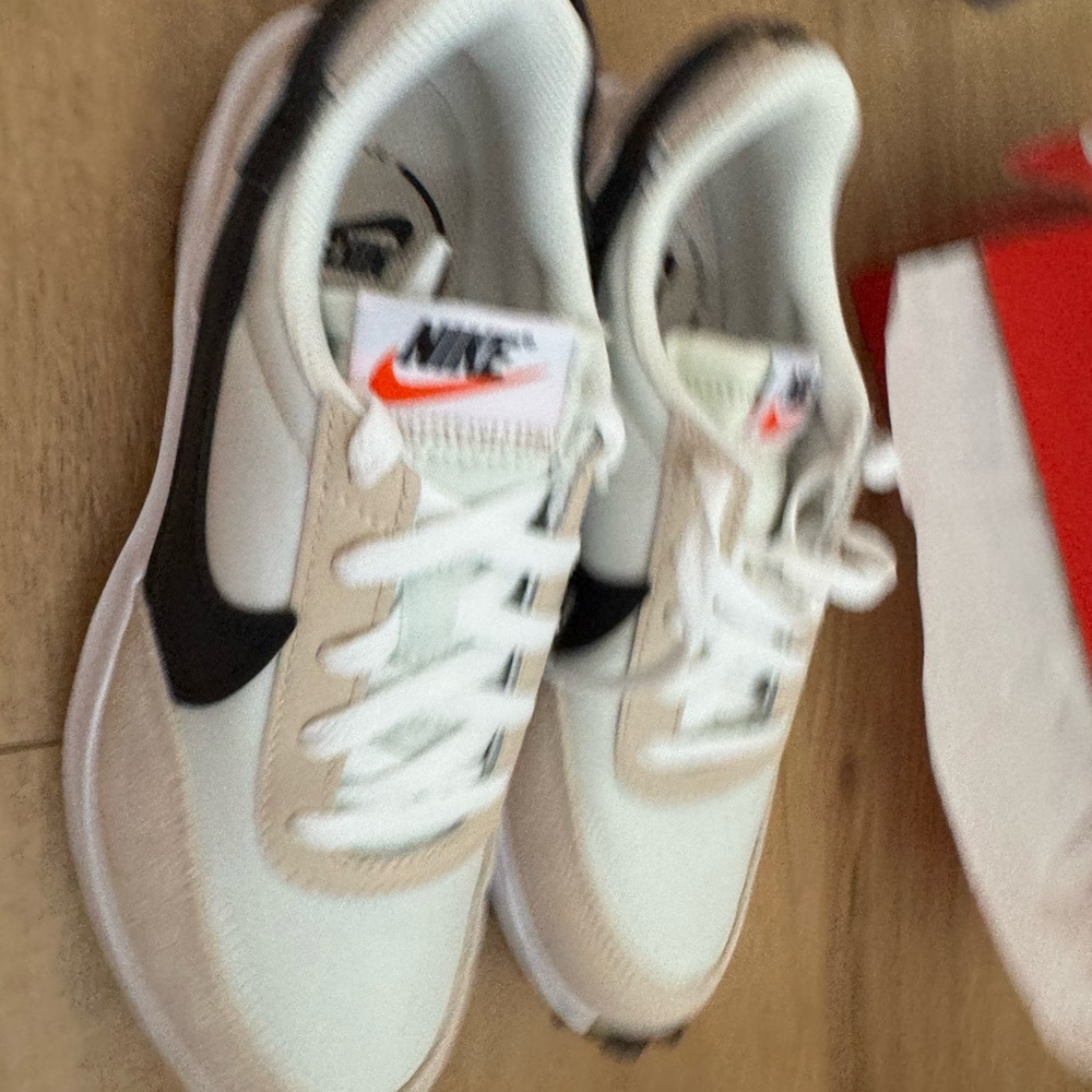 Nike Low-Top Sneakers in White, Beige & Black - Picture 2 of 6